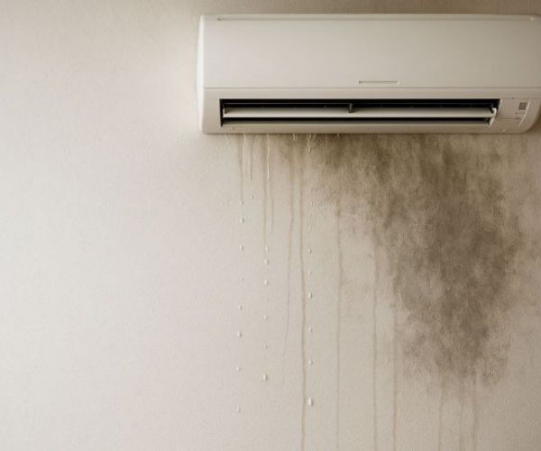 冷氣漏水、牆面濕一片？教你快速判斷原因與處理方式